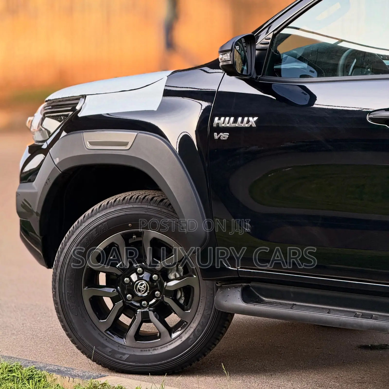 New Toyota Hilux SR5+ 2026 Black