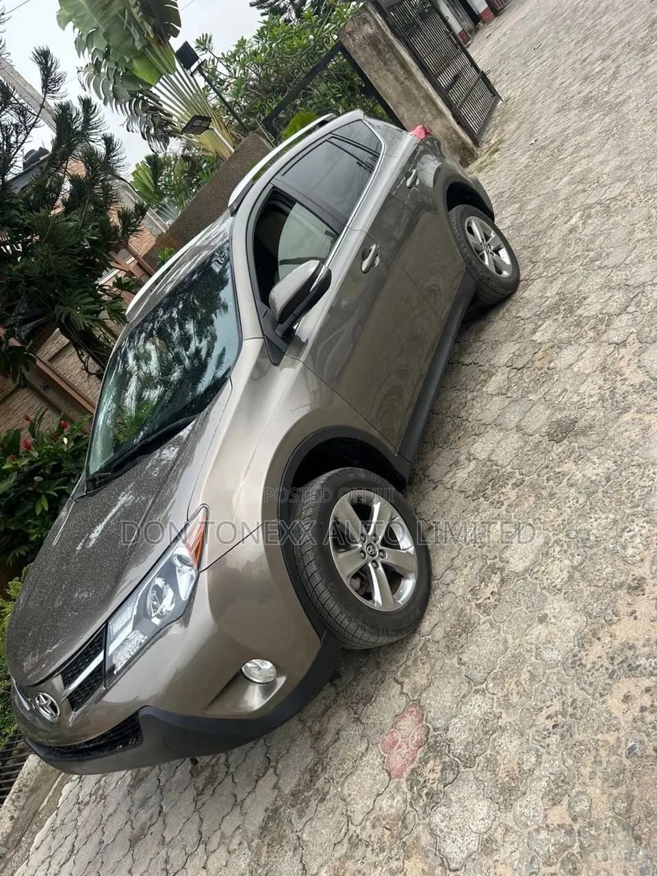 Toyota RAV4 XLE 4dr SUV AWD (2.5L 4cyl 6A) 2015 Gray