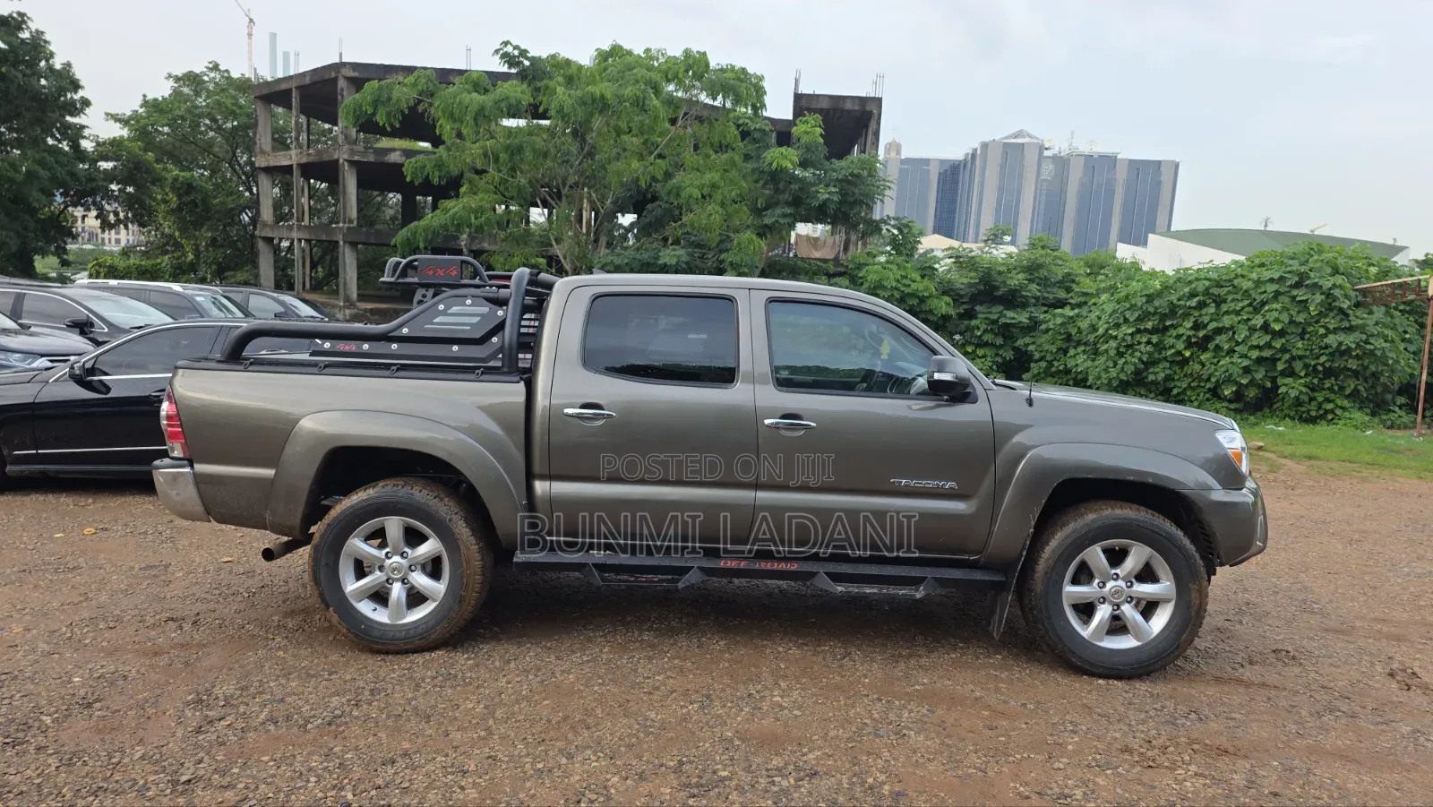 Toyota Tacoma V6 4dr Double Cab 4WD 5.0 ft. SB (4.0L 6cyl 5A) 2015 Gray