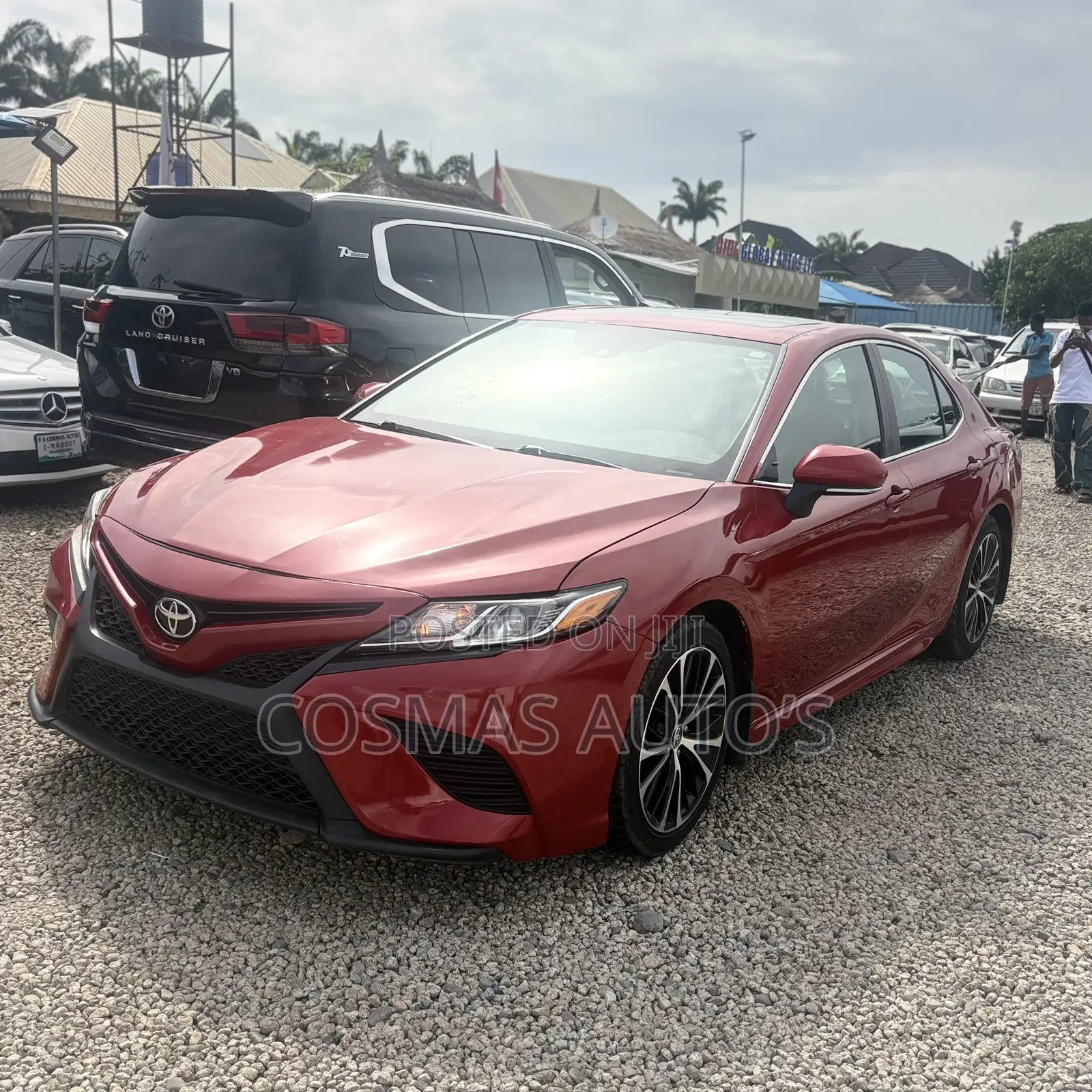Toyota Camry SE 2021 Red