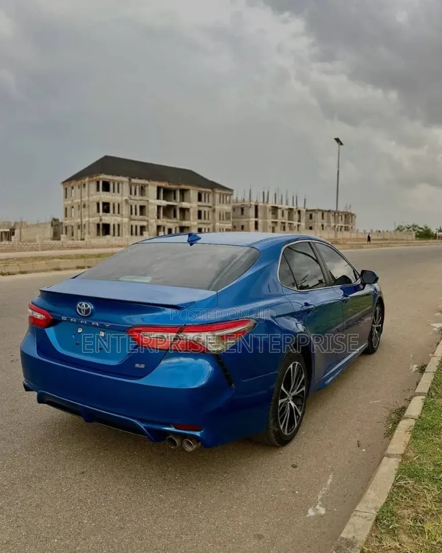 Toyota Camry SE (2.5L 4cyl 8A) 2019 Blue