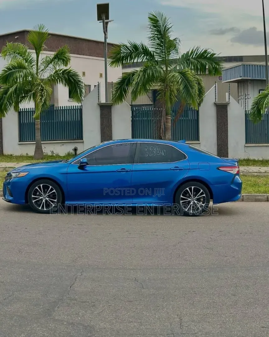 Toyota Camry SE (2.5L 4cyl 8A) 2019 Blue