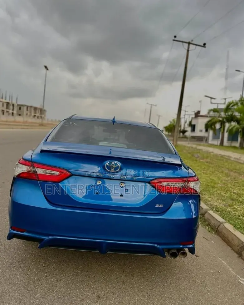 Toyota Camry SE (2.5L 4cyl 8A) 2019 Blue
