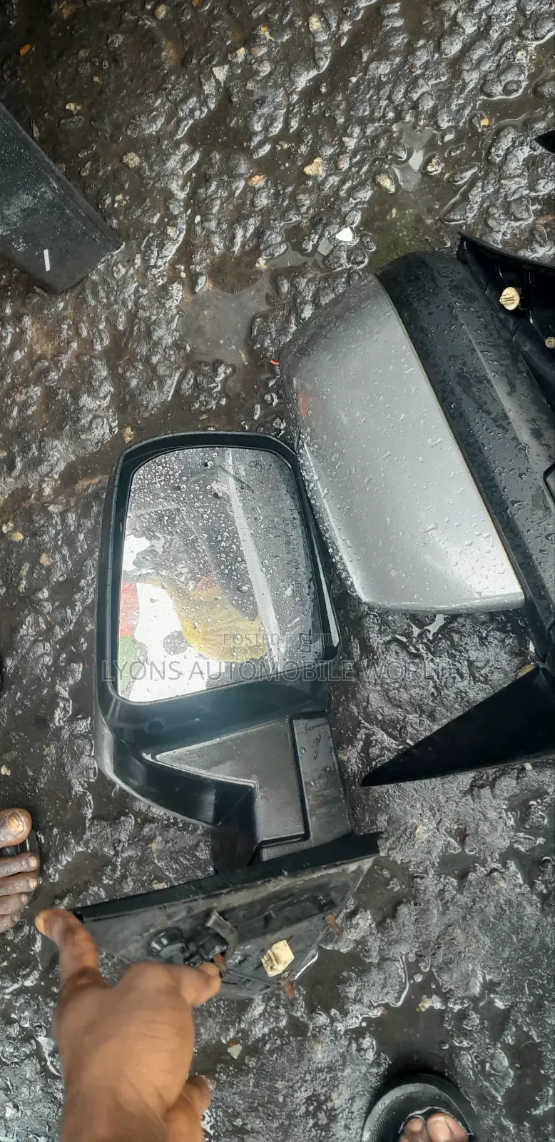Toyota Tundra 2010 Set of Side Mirror With Light