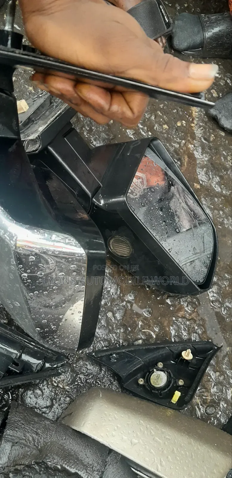 Toyota Tundra 2010 Set of Side Mirror With Light