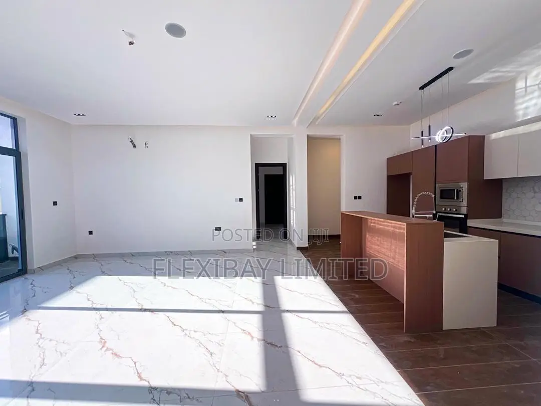 3bdrm Apartment in Lekki Phase 1 for sale
