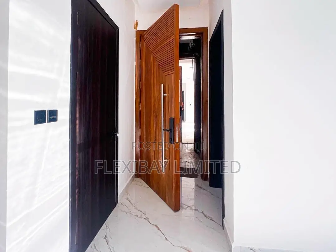 3bdrm Apartment in Lekki Phase 1 for sale