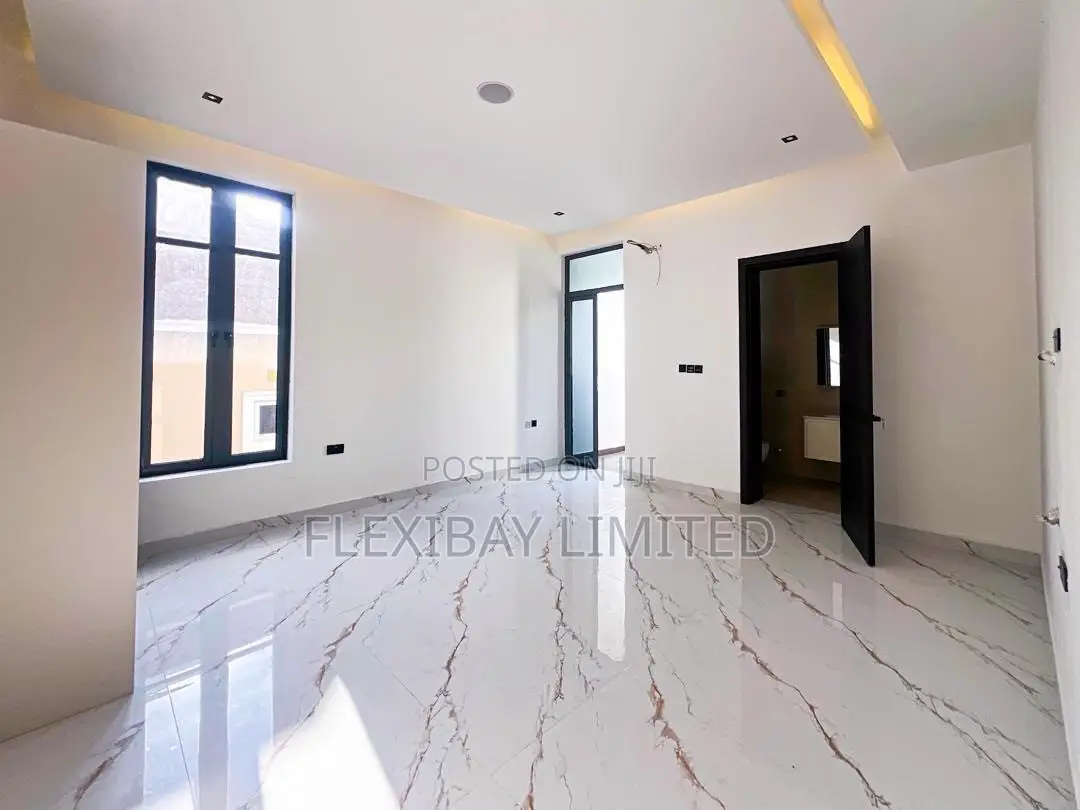 3bdrm Apartment in Lekki Phase 1 for sale