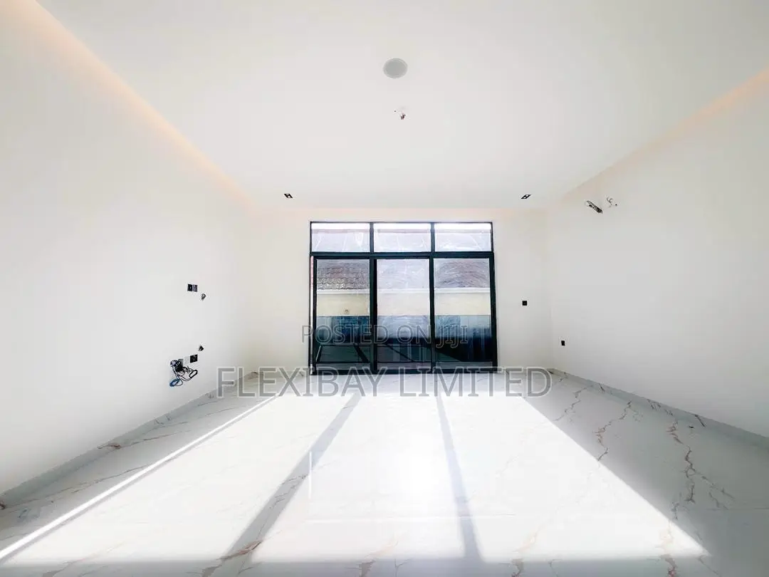 2bdrm Apartment in Lekki Phase 1 for sale