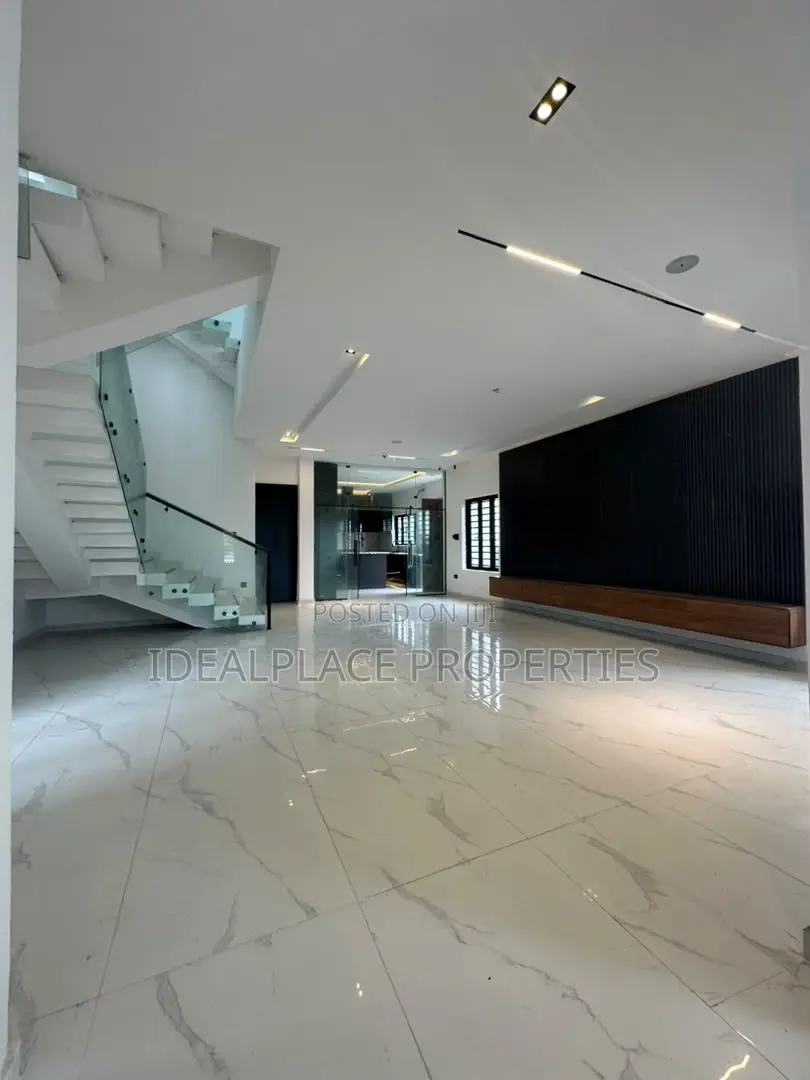 5bdrm Duplex in Ikota for sale