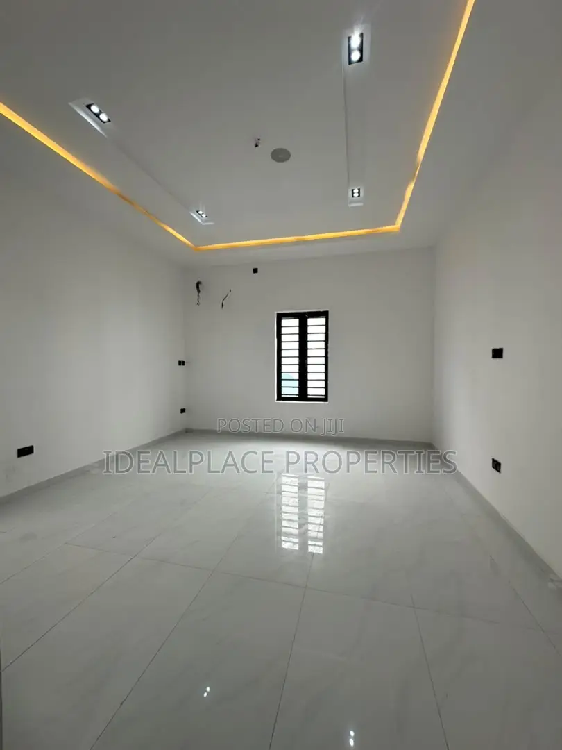 5bdrm Duplex in Ikota for sale