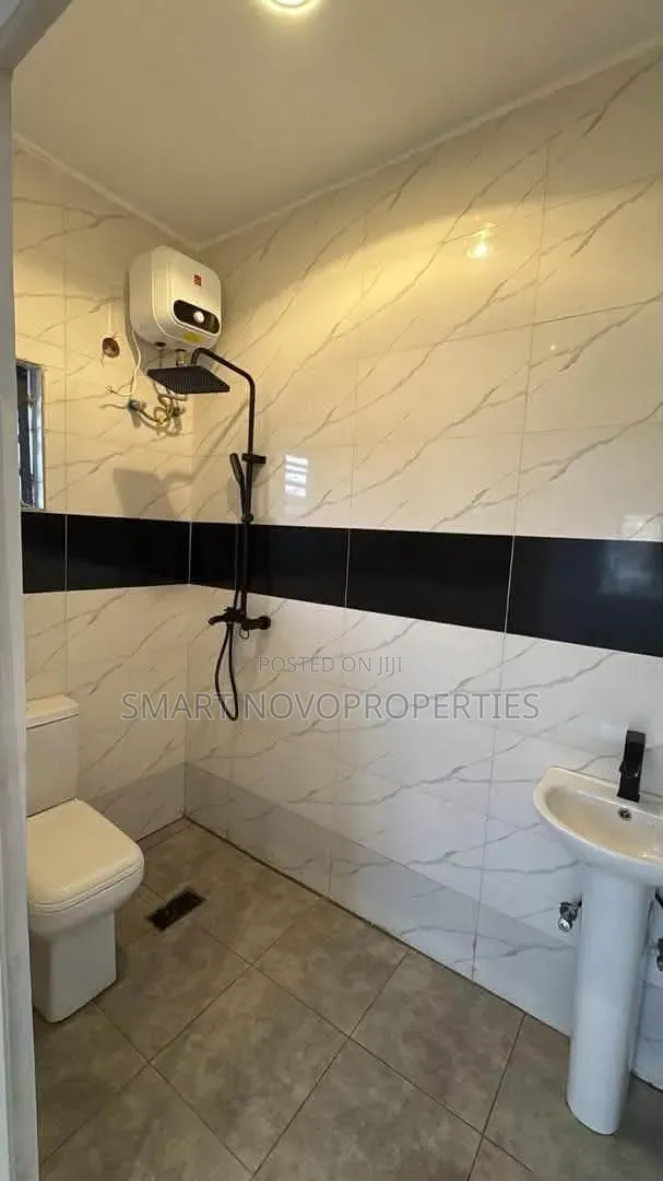 3bdrm Block of Flats in Mini Eatate, Wuye for sale