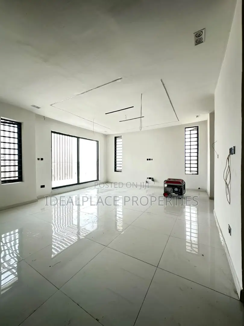 3bdrm Penthouse in Ikate for sale