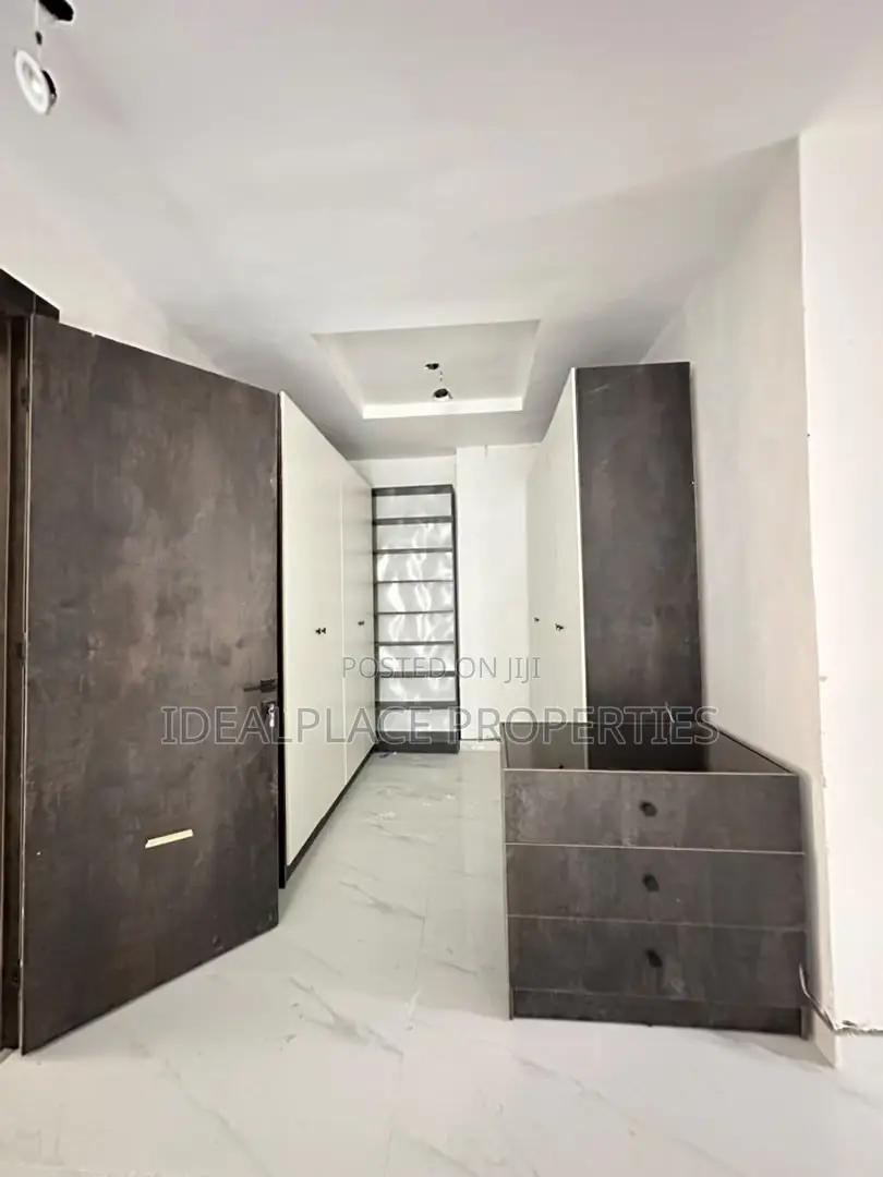 5bdrm Duplex in Lekki Phase 1 for sale