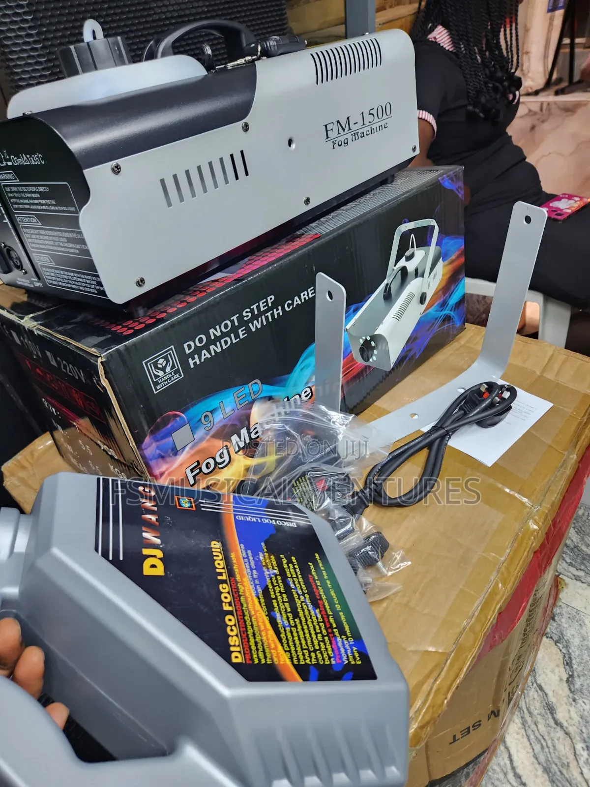 Smoke Fog Machine Fm 1500watts With One Free Liquid