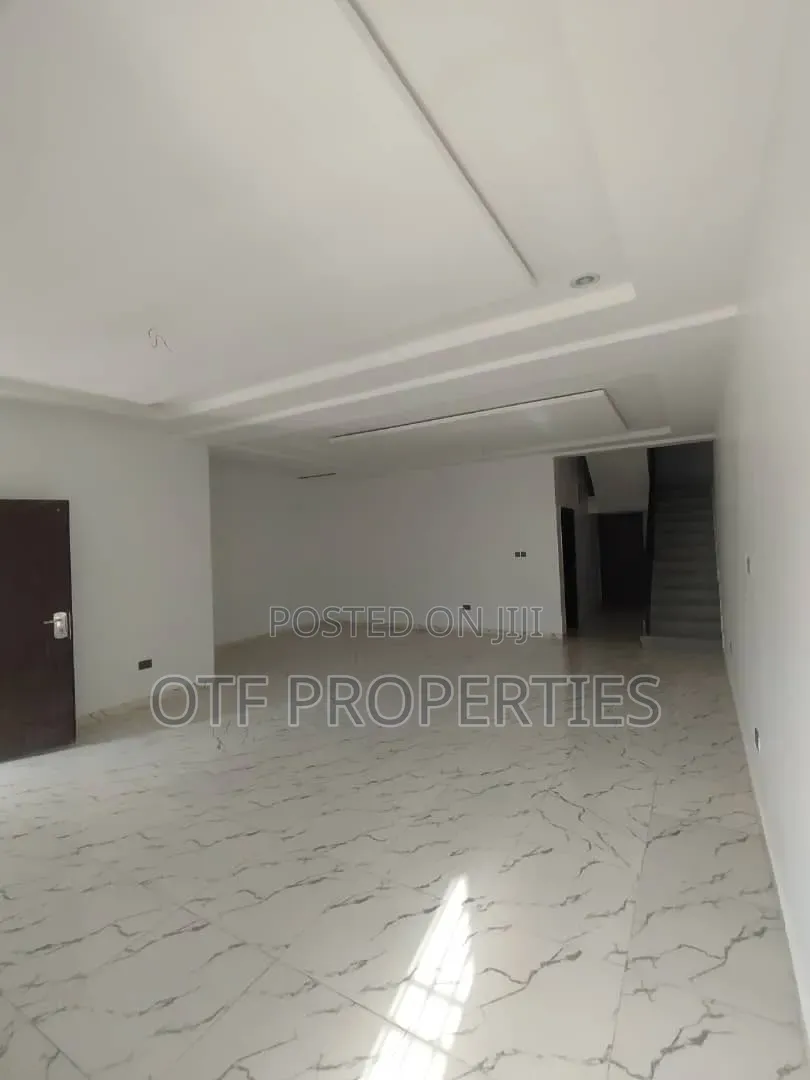 4bdrm Duplex in Area 1 Garki for rent