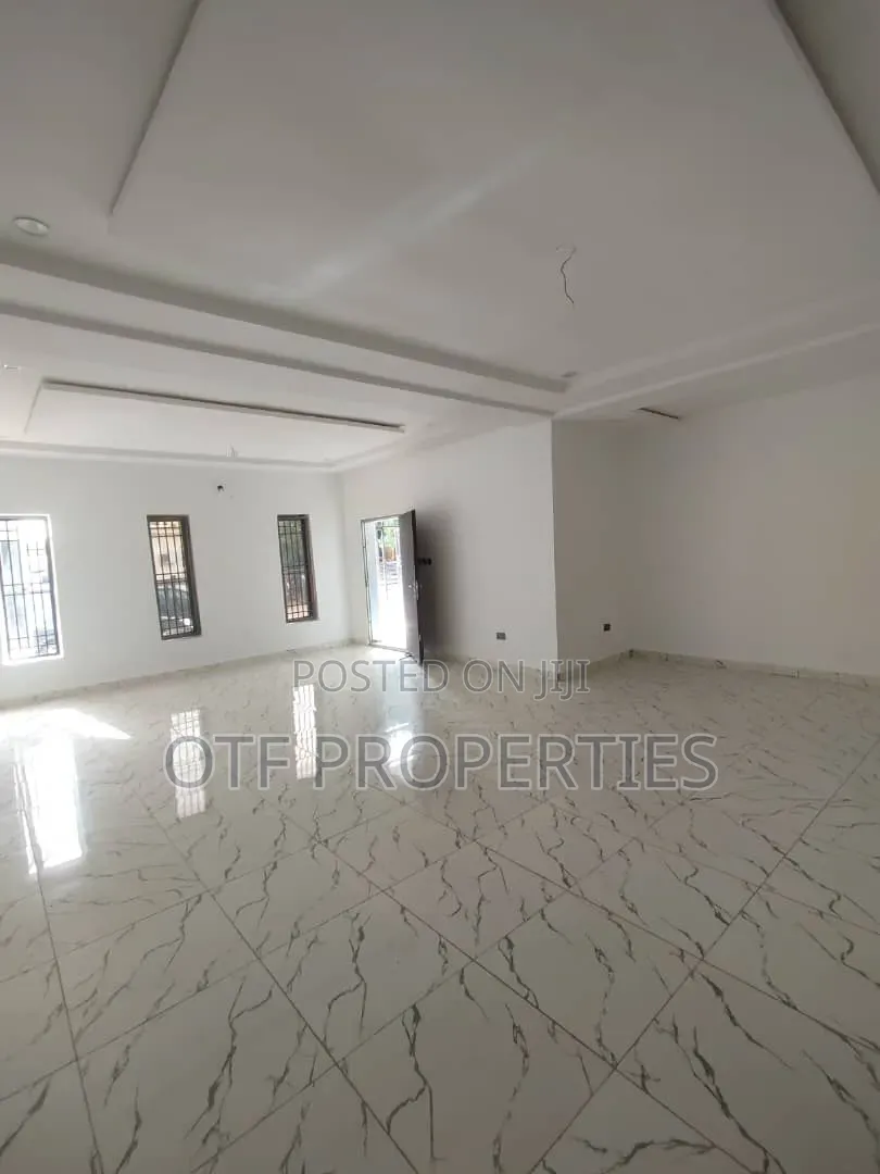 4bdrm Duplex in Area 1 Garki for rent