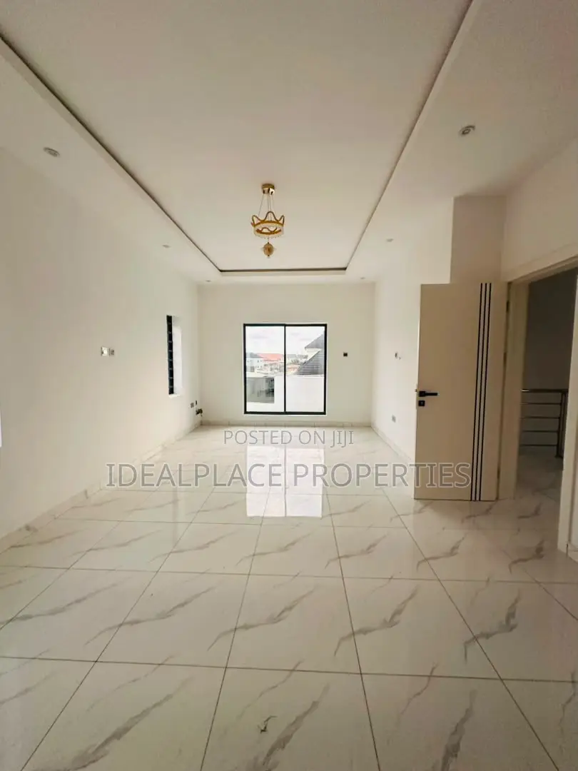5bdrm Duplex in Gbagada for sale