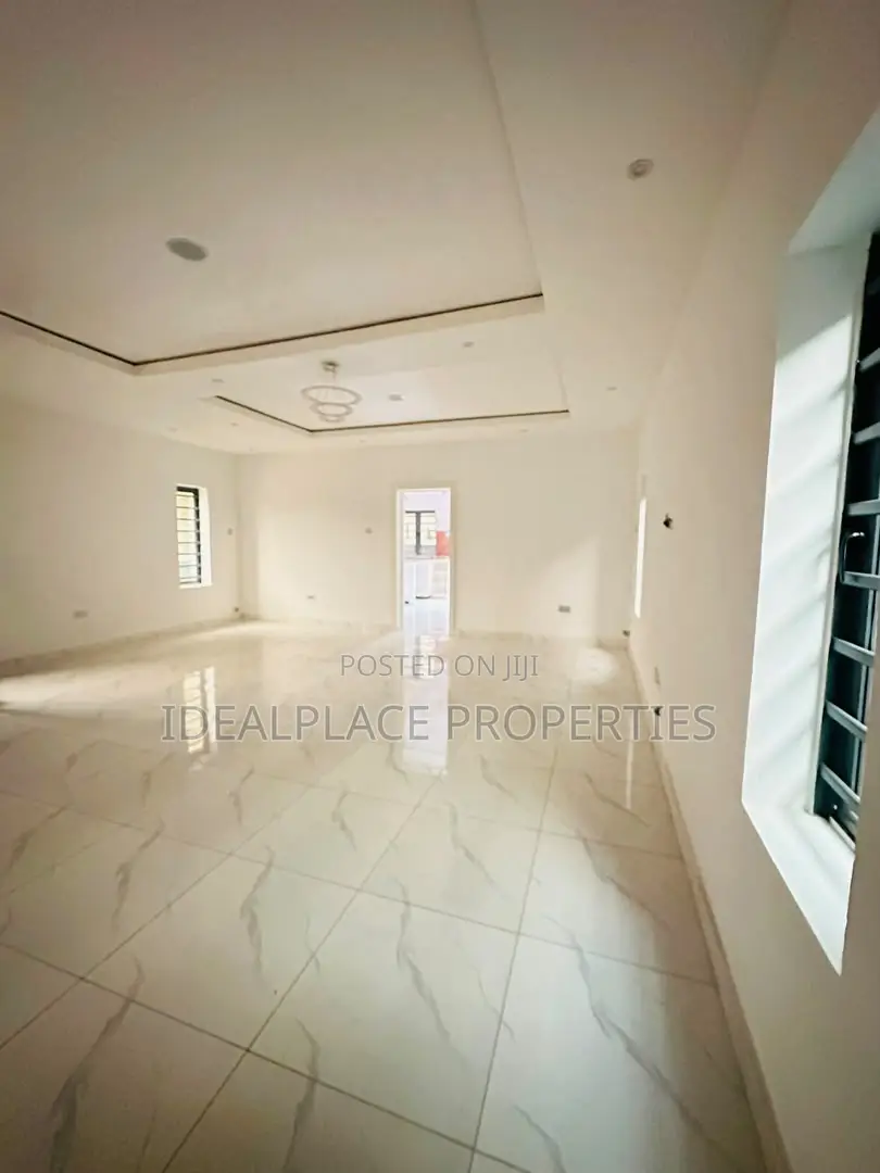 5bdrm Duplex in Gbagada for sale