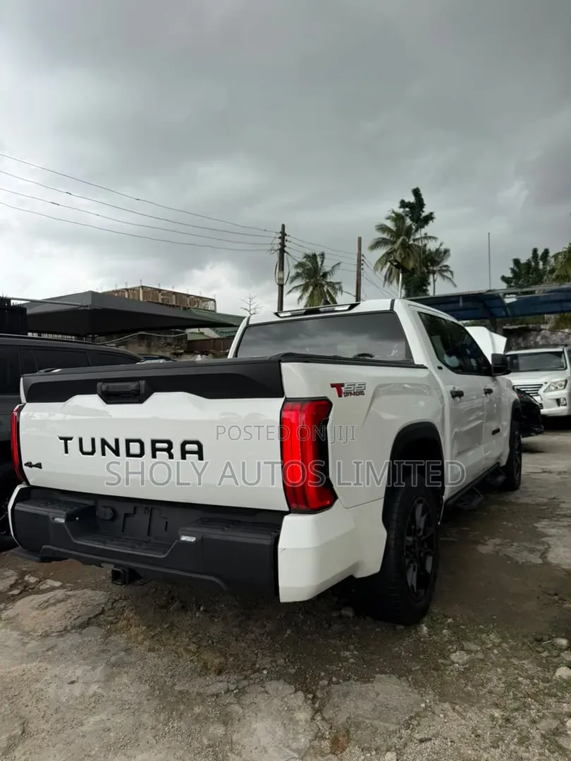 Toyota Tundra 2023 White