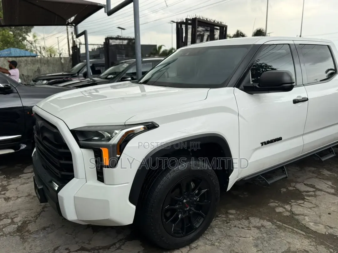 Toyota Tundra 2023 White