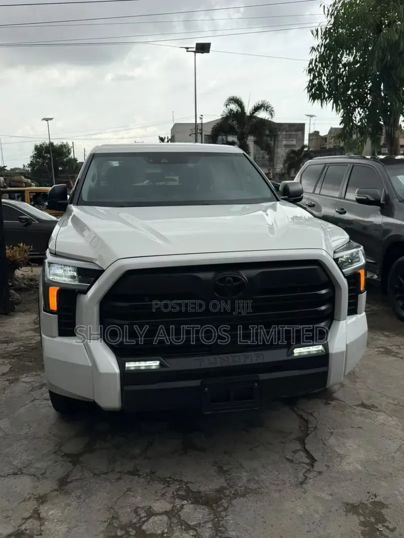 Toyota Tundra 2023 White