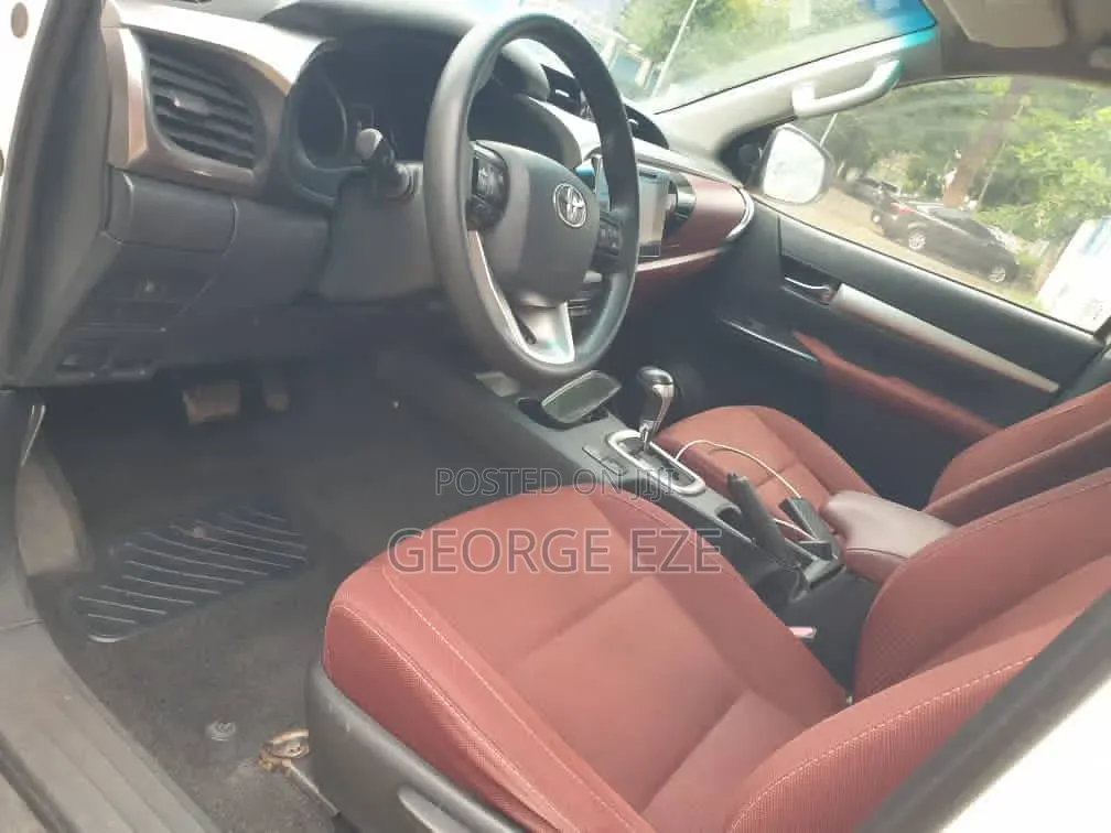 Toyota Hilux 2019 White