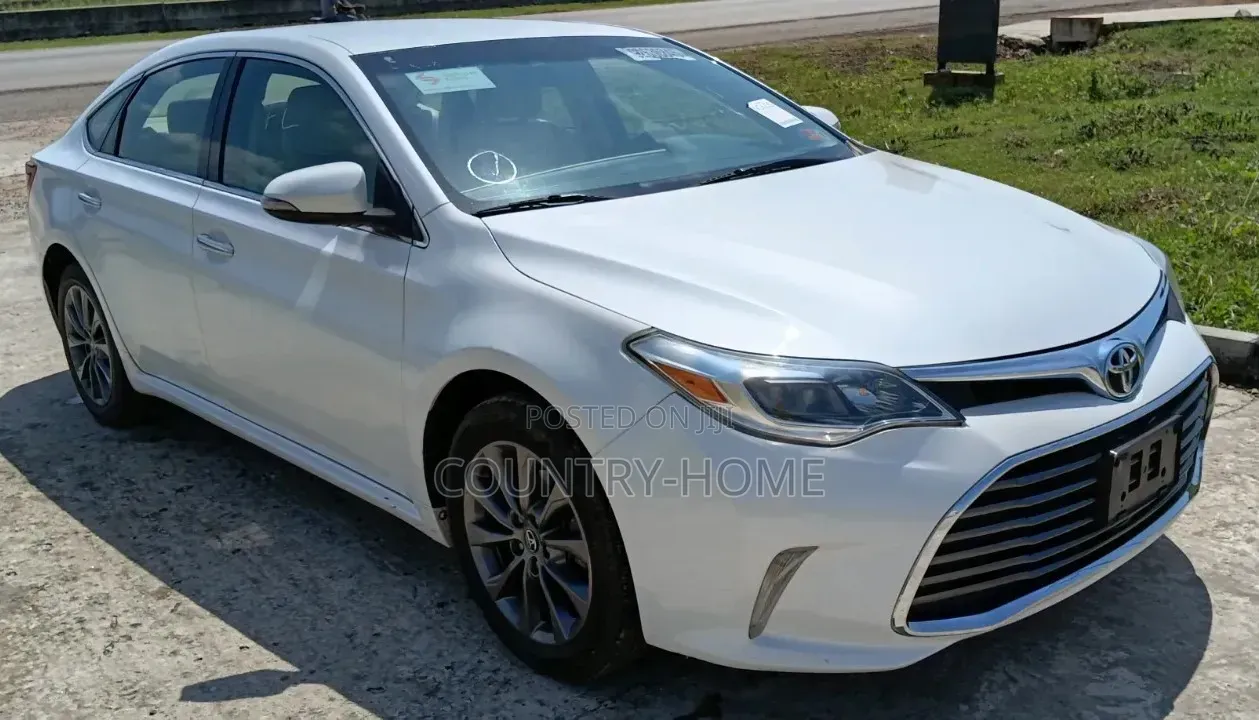 Toyota Avalon XLE Premium FWD Sedan (3.6L 6cyl 6A) 2016 Off white