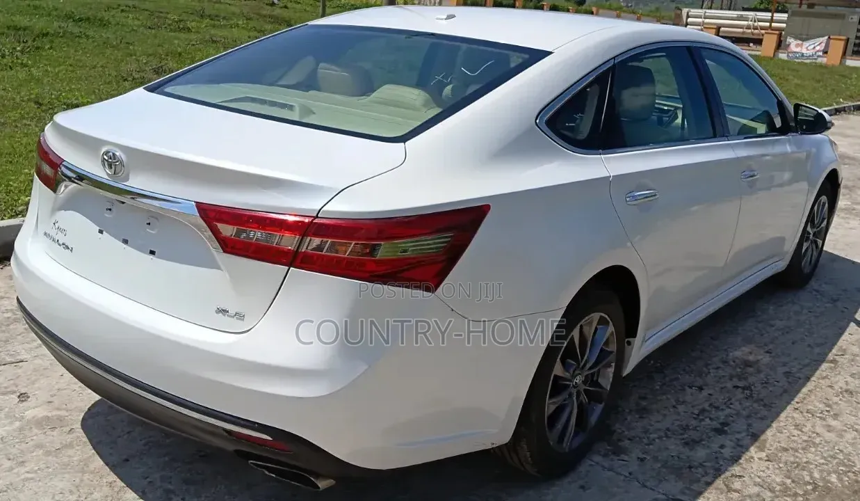 Toyota Avalon XLE Premium FWD Sedan (3.6L 6cyl 6A) 2016 Off white
