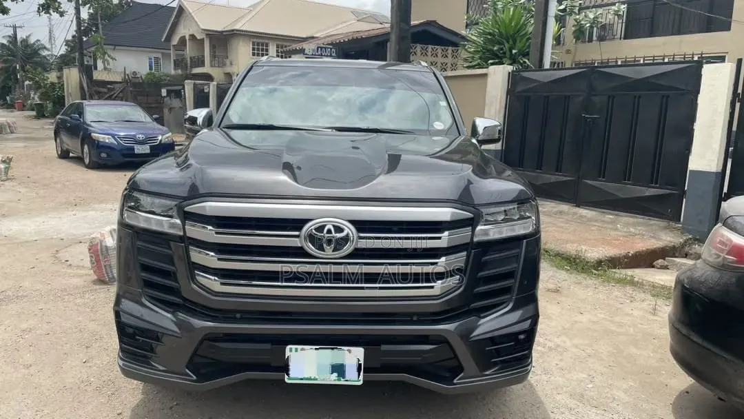Toyota Land Cruiser LC300 2023 Gray