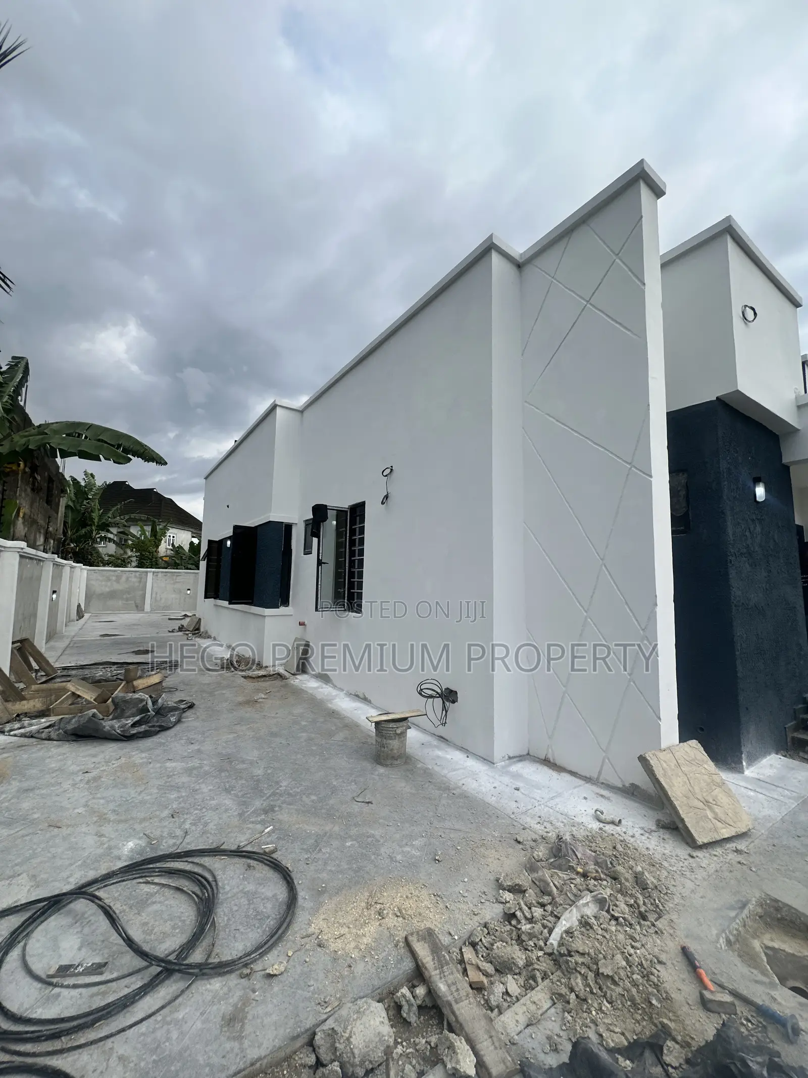 4bdrm Bungalow in Apu Road Estate, Obio-Akpor for sale