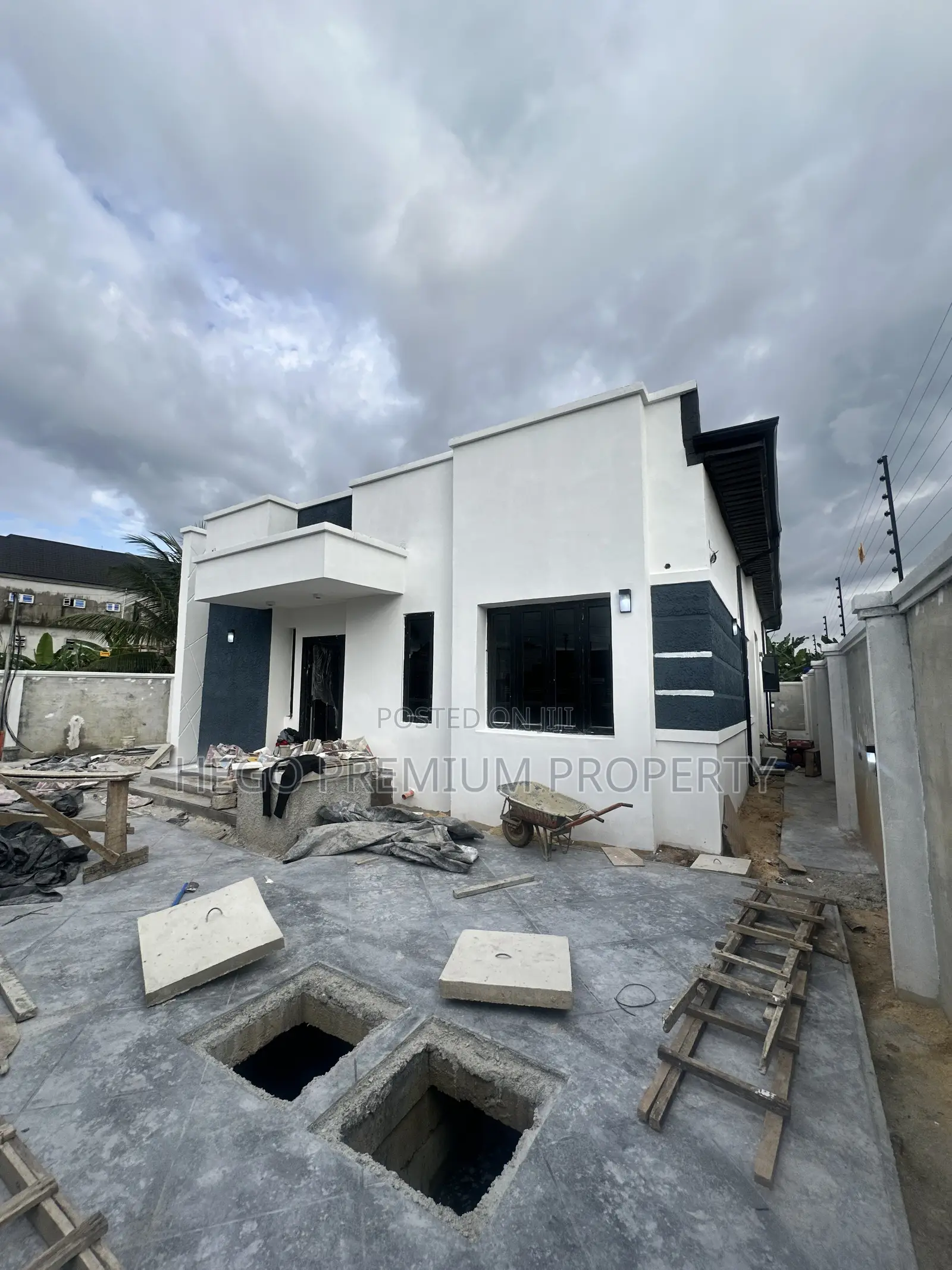 4bdrm Bungalow in Apu Road Estate, Obio-Akpor for sale