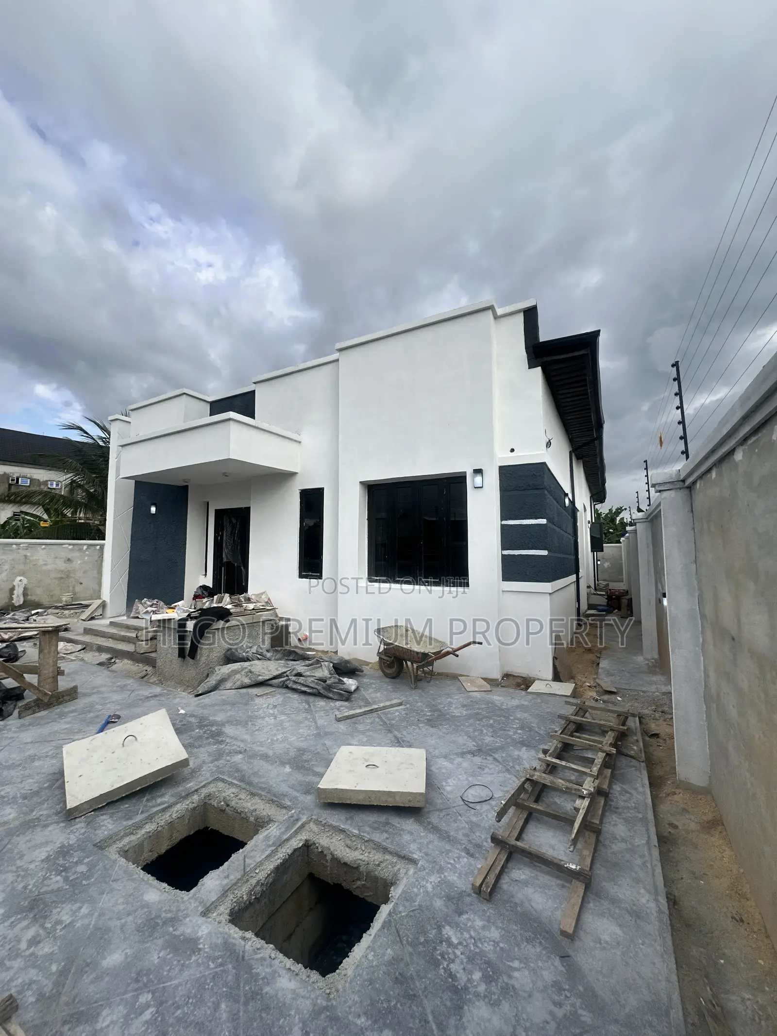 4bdrm Bungalow in Apu Road Estate, Obio-Akpor for sale