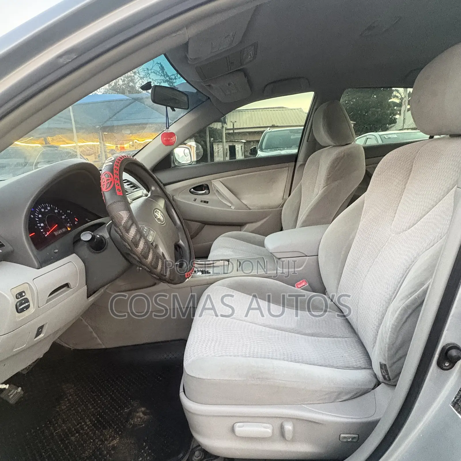 Toyota Camry LE 4dr Sedan (2.5L 4cyl 6AM) 2010 Silver