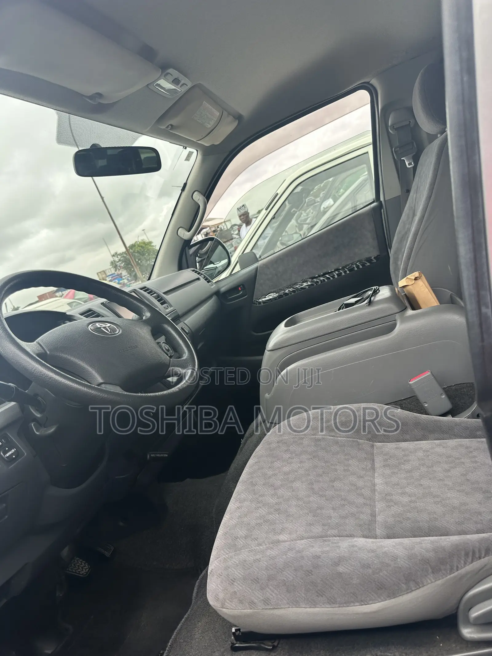 Toyota HiAce 2013 Silver