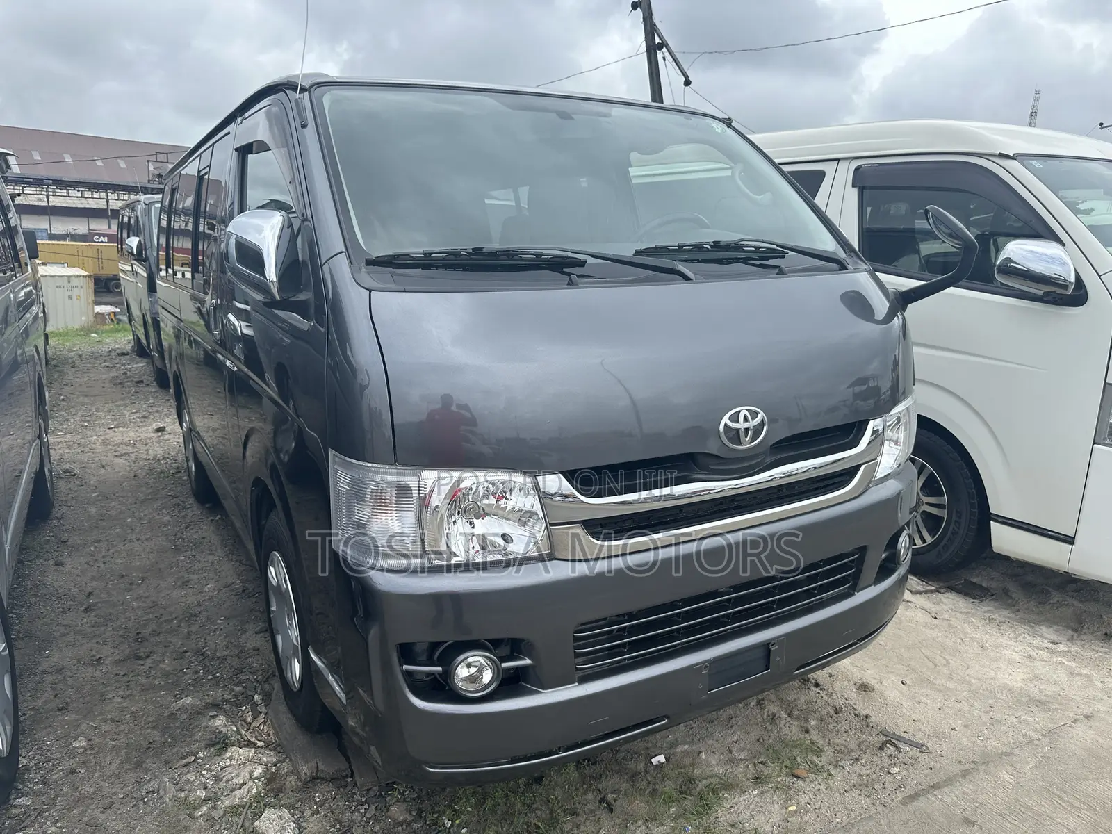 Toyota HiAce 2013 Black