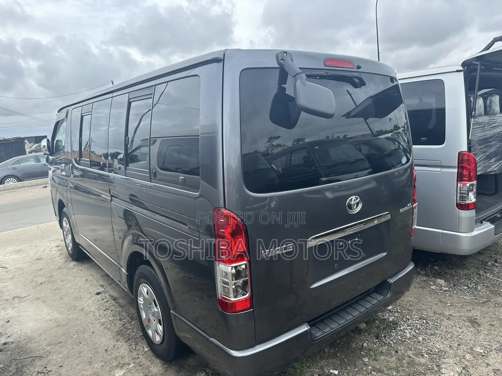 Toyota HiAce 2013 Black