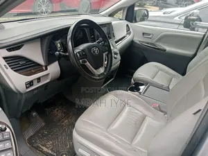 Toyota Sienna XLE 7 Passenger (3.5L 6cyl 6A) 2016 Gray