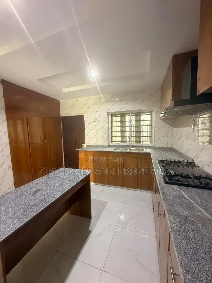 5bdrm Duplex in Zim Homes And, Mabushi for rent