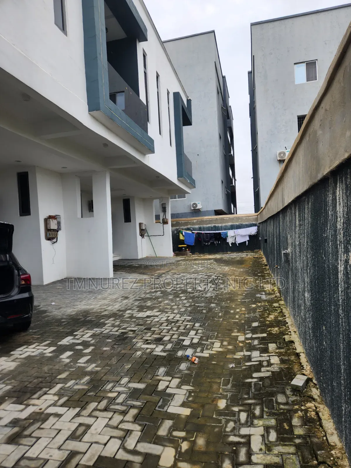 4bdrm Duplex in Chevron for rent