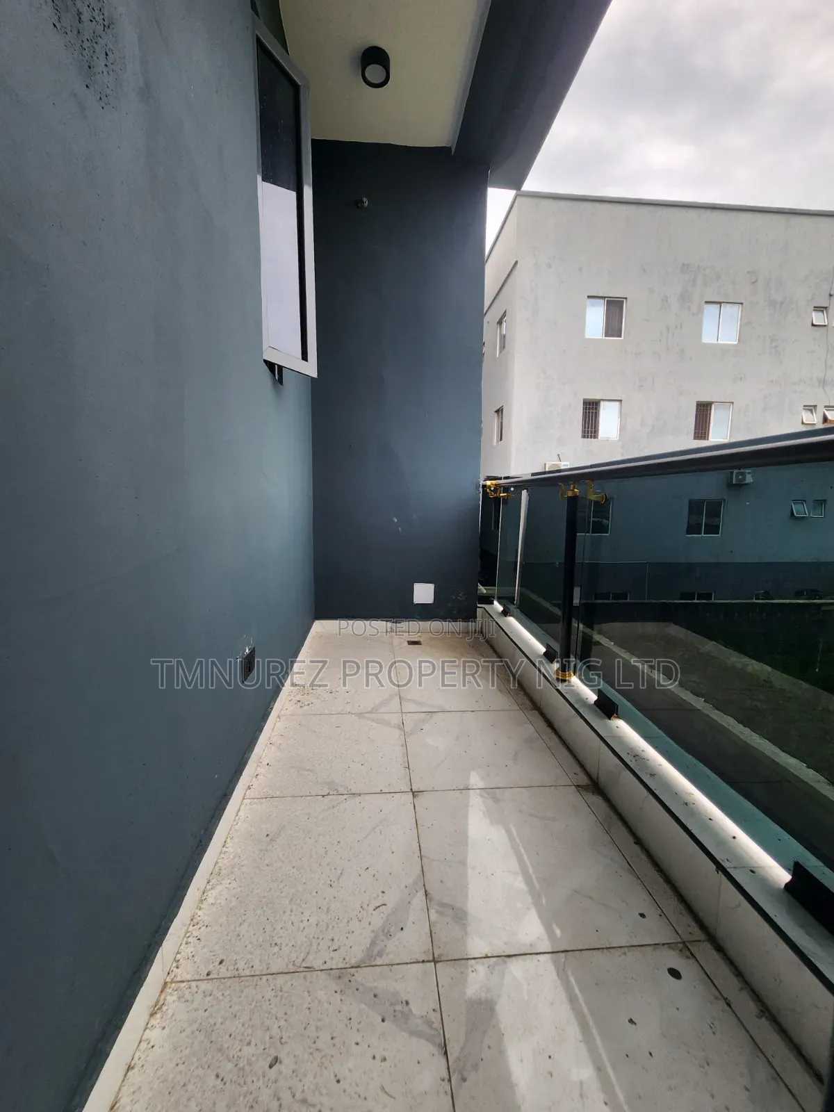 4bdrm Duplex in Chevron for rent