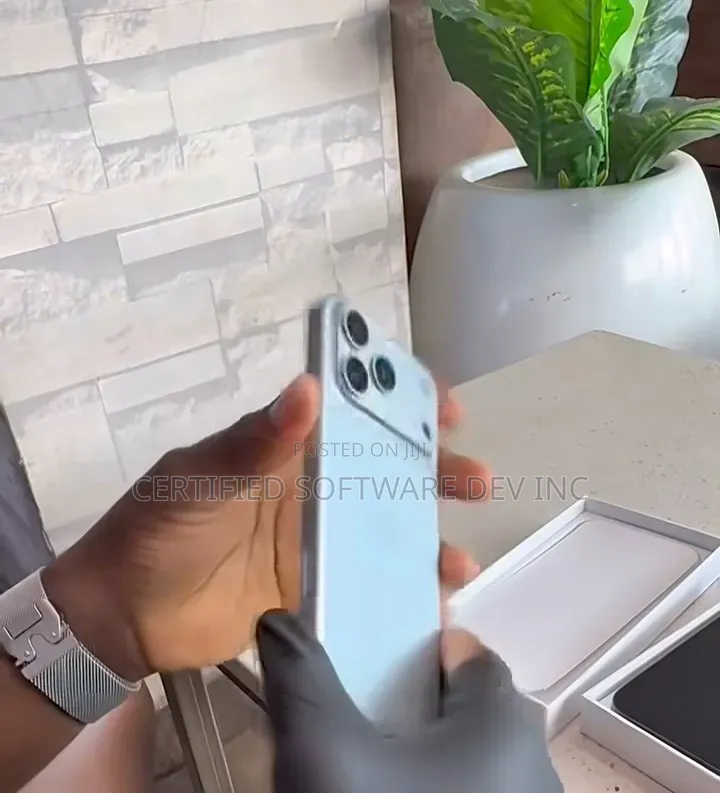 New Apple iPhone 17 Pro Max 1 TB Silver