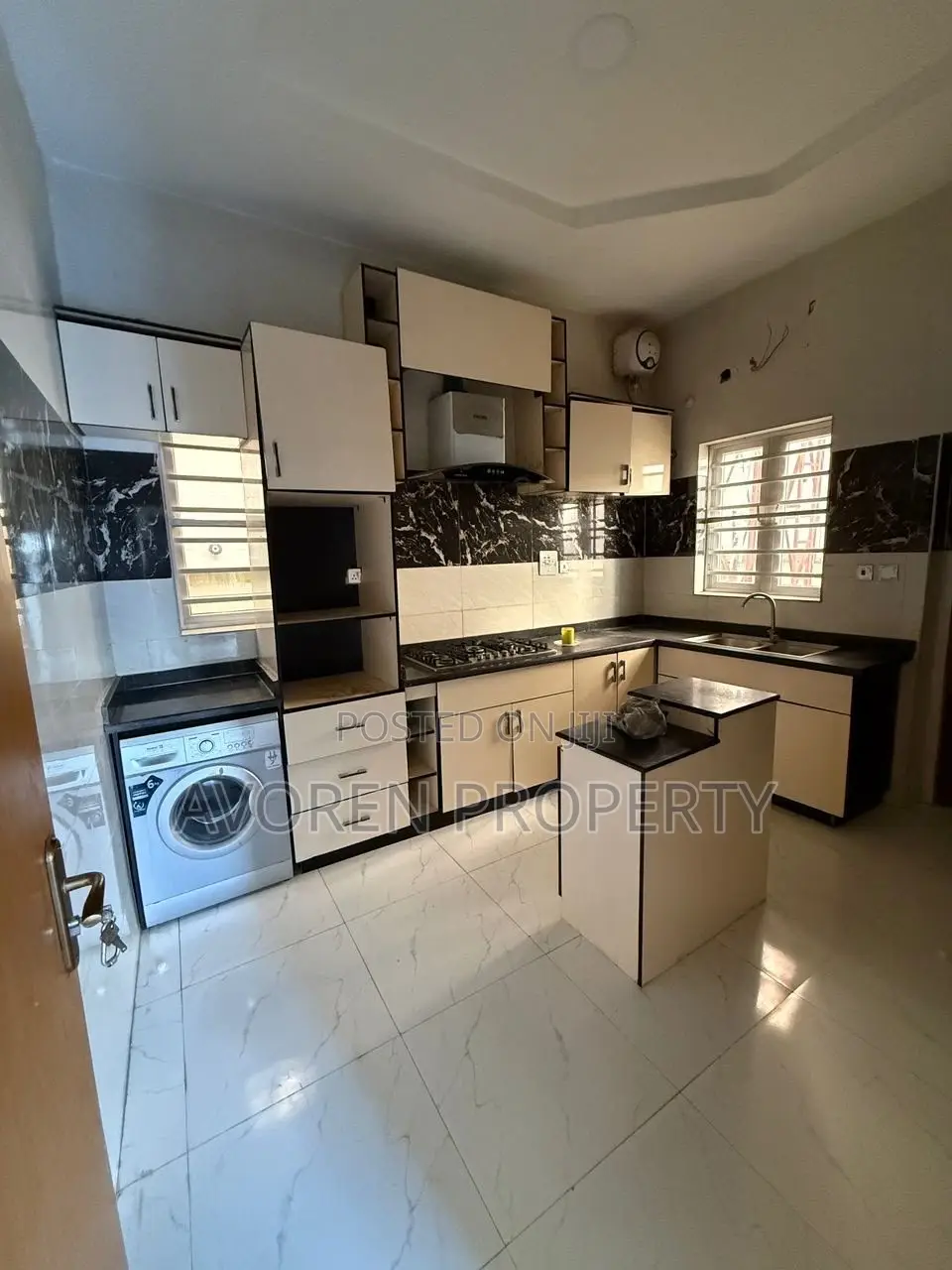 4bdrm Apartment in Ikota for rent