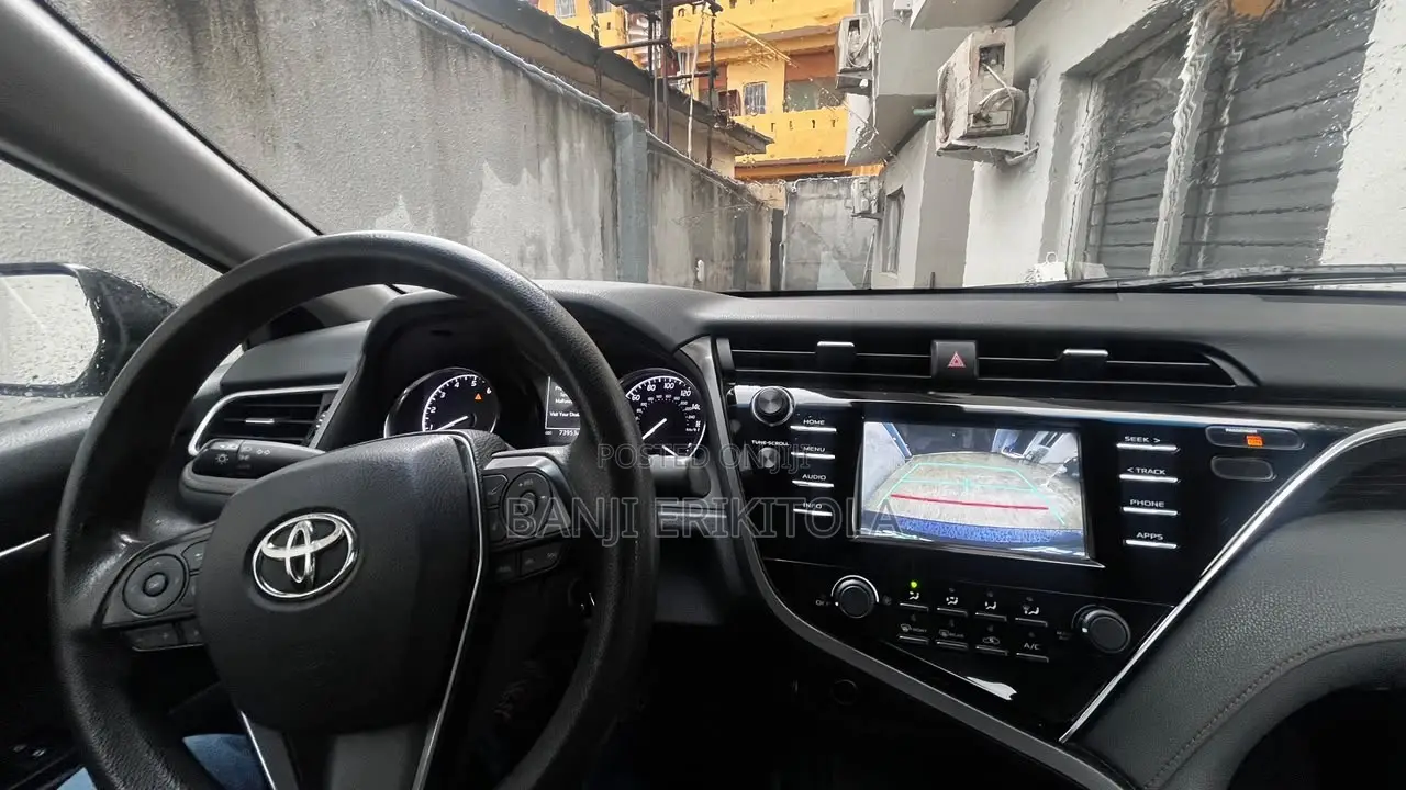 Toyota Camry LE FWD (2.5L 4cyl 8AM) 2018 Blue