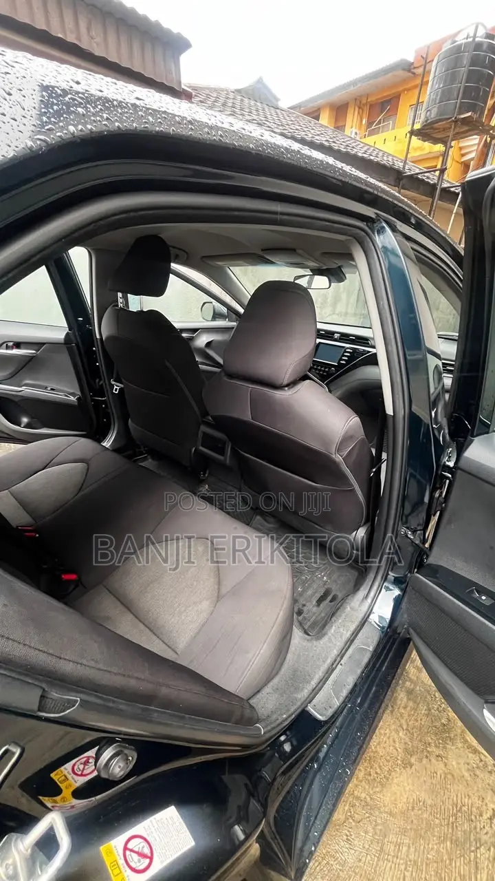 Toyota Camry LE FWD (2.5L 4cyl 8AM) 2018 Blue