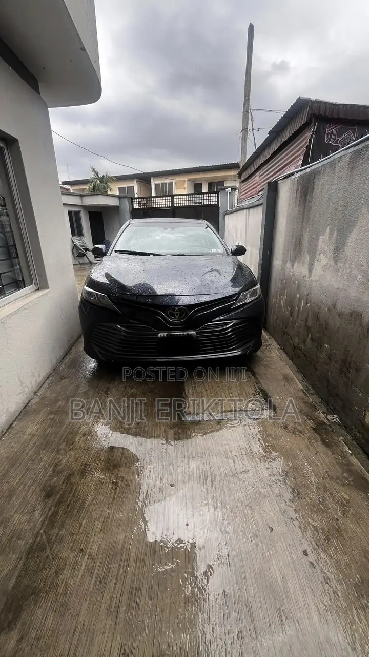 Toyota Camry LE FWD (2.5L 4cyl 8AM) 2018 Blue