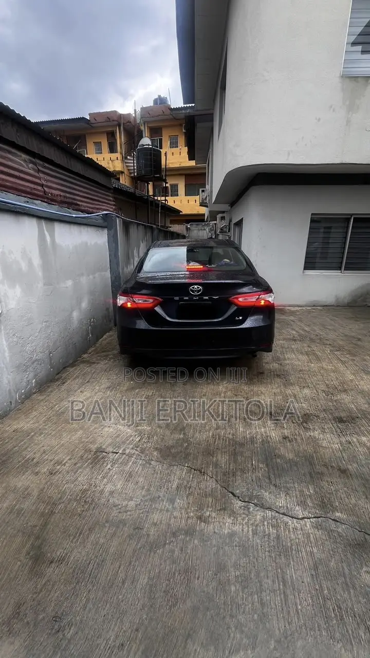 Toyota Camry LE FWD (2.5L 4cyl 8AM) 2018 Blue