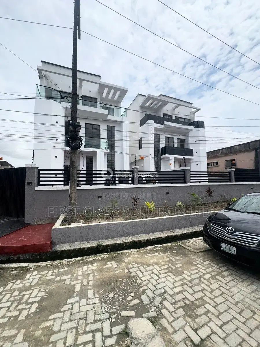 5bdrm Duplex in Idado for sale