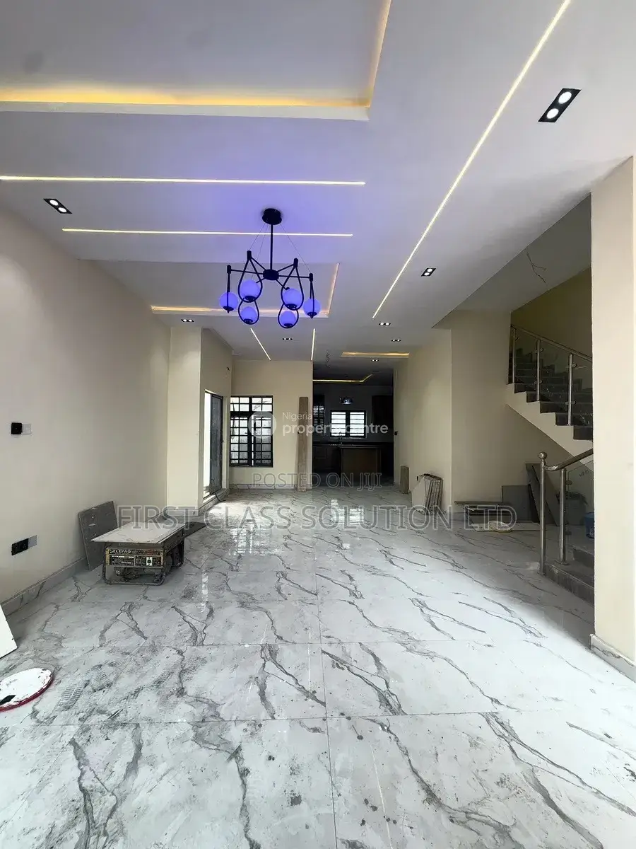 5bdrm Duplex in Idado for sale