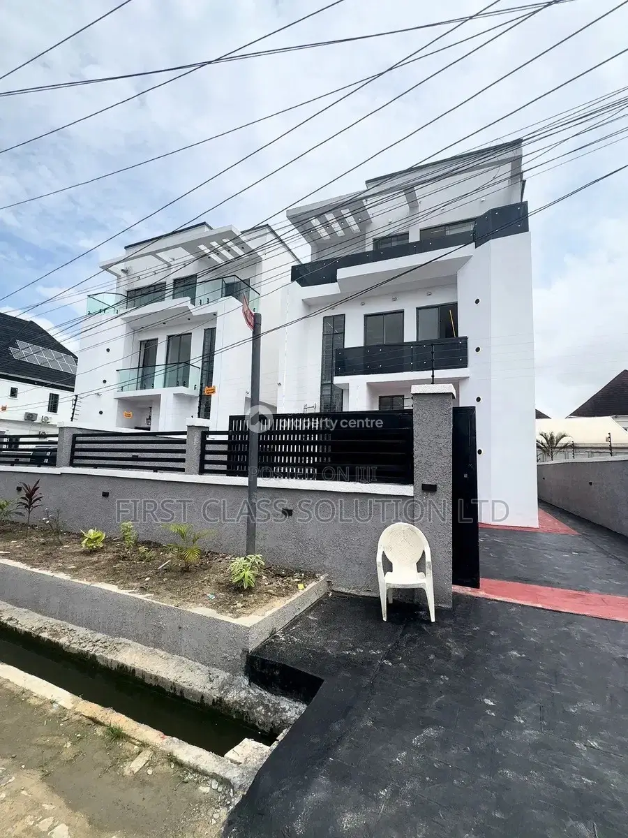 5bdrm Duplex in Idado for sale